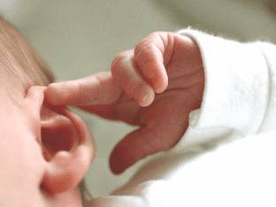 Чем и как правильно чистить уши?