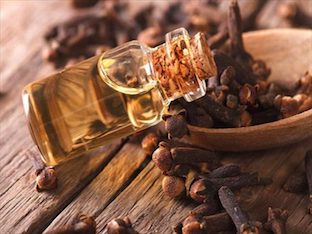 Как применять масло гвоздики от угрей