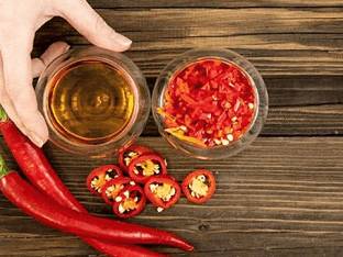Рецепт перцовой настойки для роста волос: как приготовить средство в домашних условиях из стручкового перца?